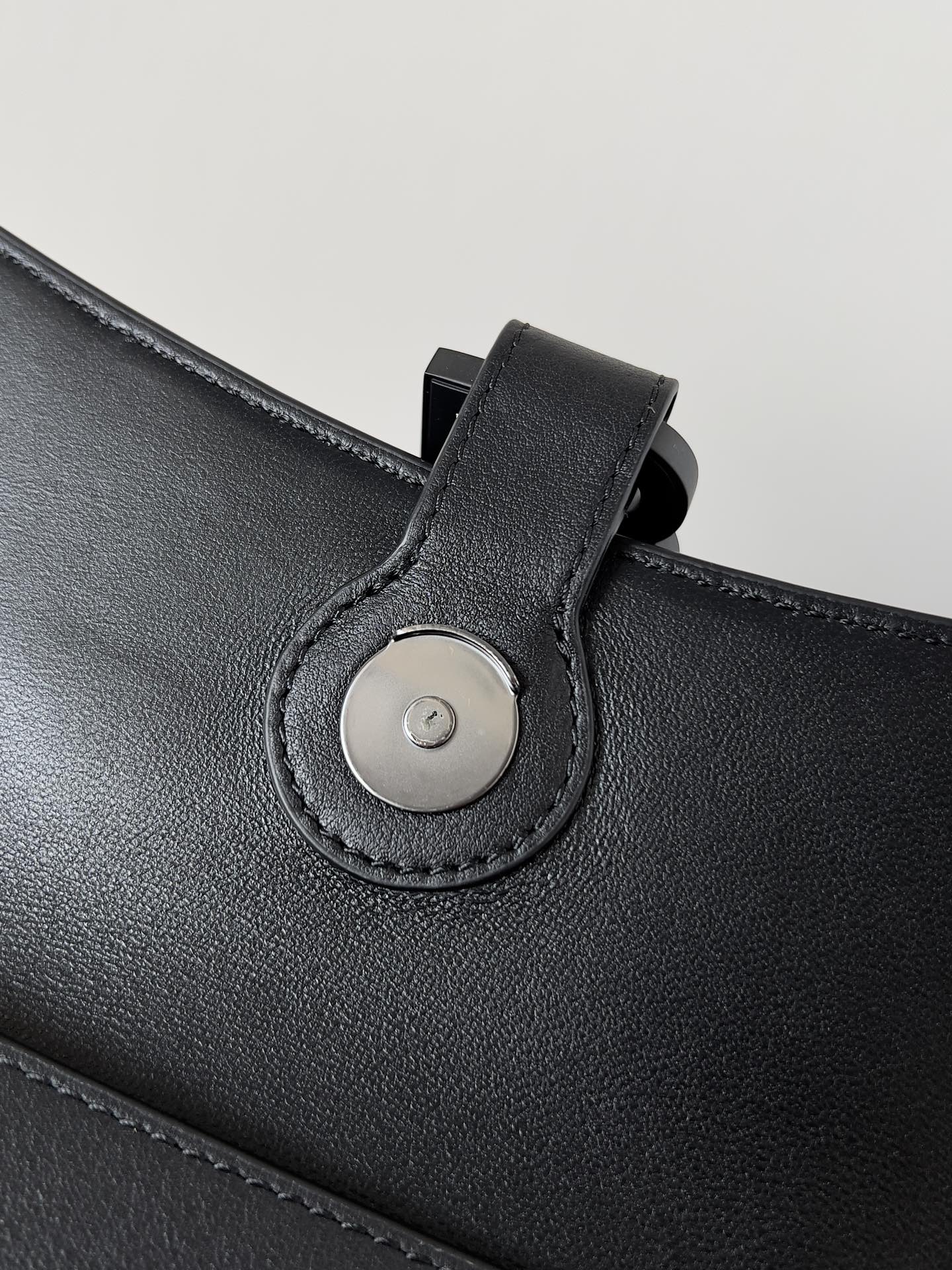 [TOP] BALENCIAGA Top Layer Cowhide Downtown Bag 25.4 x 16.0 x 8.4 cm - Black