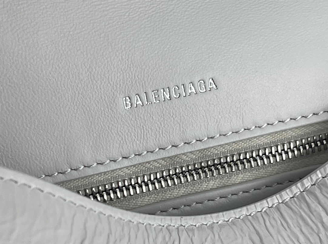 [TOP] BALENCIAGA Wax Skin Downtown Bag 29 x 10 x 18 cm - White & SHW