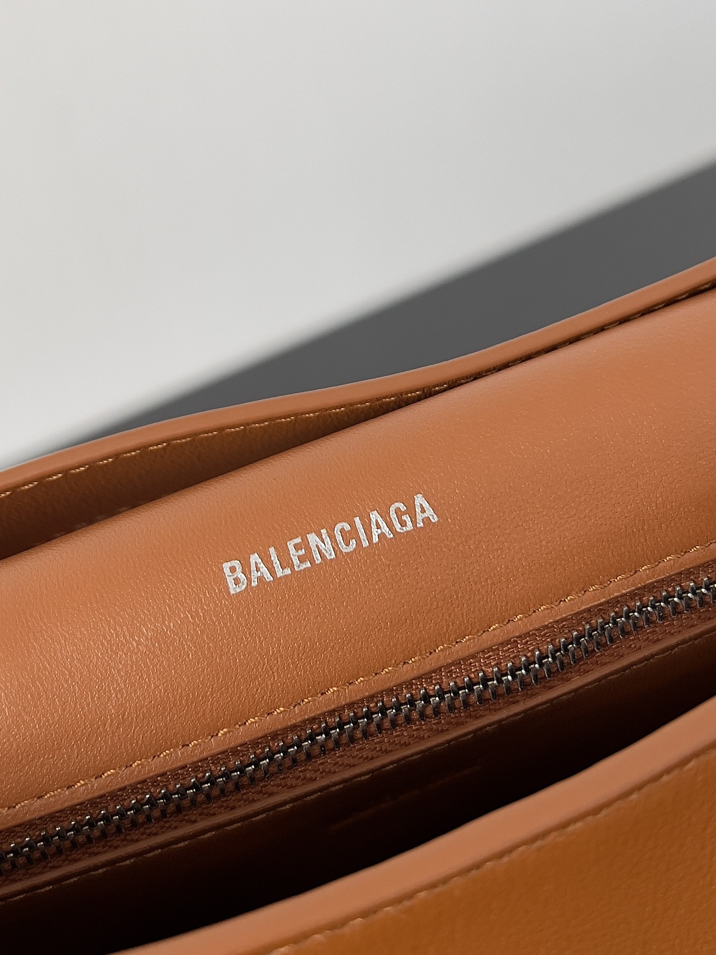 [TOP] BALENCIAGA Top Layer Cowhide Downtown Bag 30.0 x 17.3 x 9.9 cm - Brown & SHW