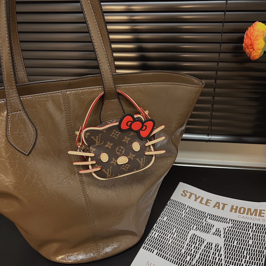 [TOP] Louis Vuitton LV Airpods Hello Kitty Super Mini Bag 10×8×4cm