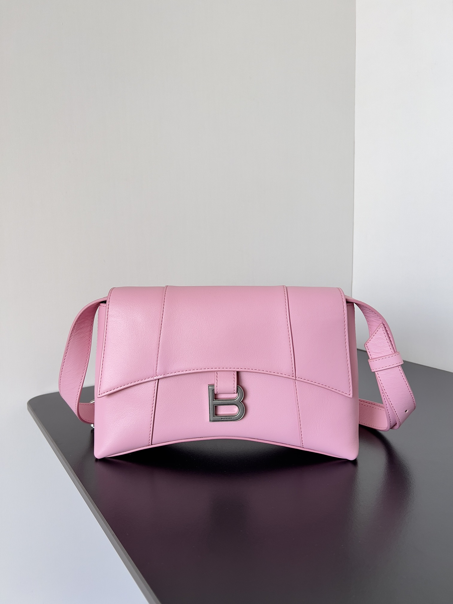 [TOP] BALENCIAGA Top Layer Cowhide Downtown Bag 25.4 x 16.0 x 8.4 cm - Pink & SHW