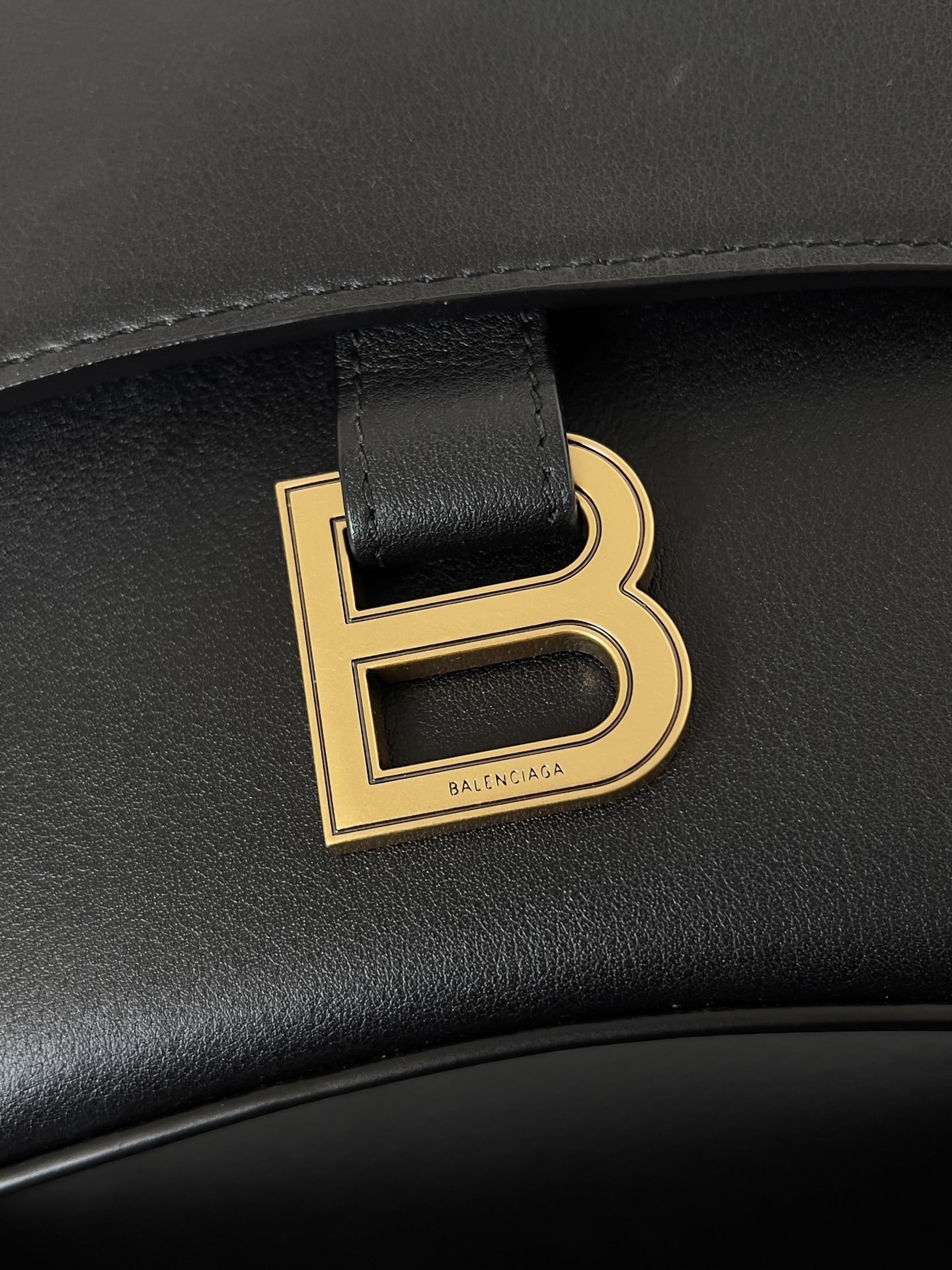 [TOP] BALENCIAGA Top Layer Cowhide Downtown Bag 25.4 x 16.0 x 8.4 cm - Black & GHW