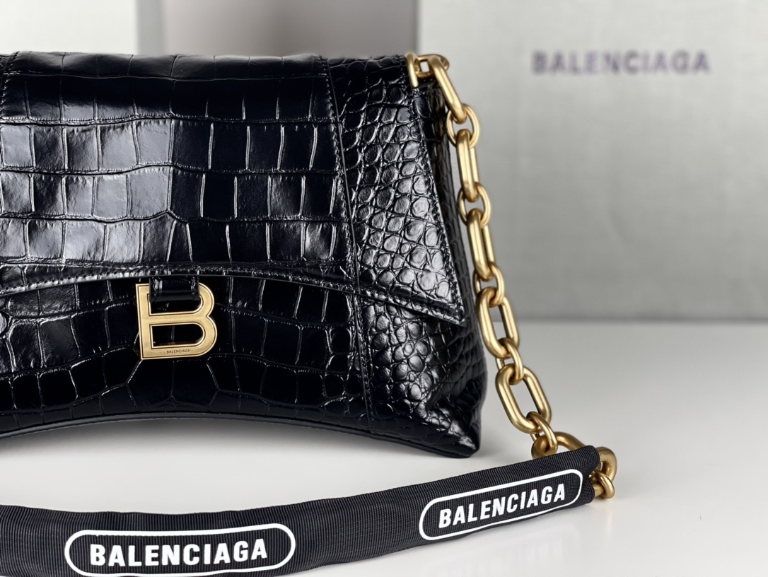 [TOP] BALENCIAGA Crocodile Pattern Downtown Bag 29 x 10 x 18 cm - Black & GHW