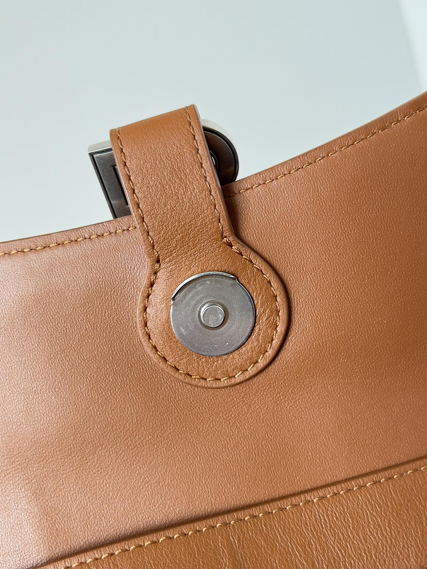 [TOP] BALENCIAGA Top Layer Cowhide Downtown Bag 25.4 x 16.0 x 8.4 cm - Brown & SHW