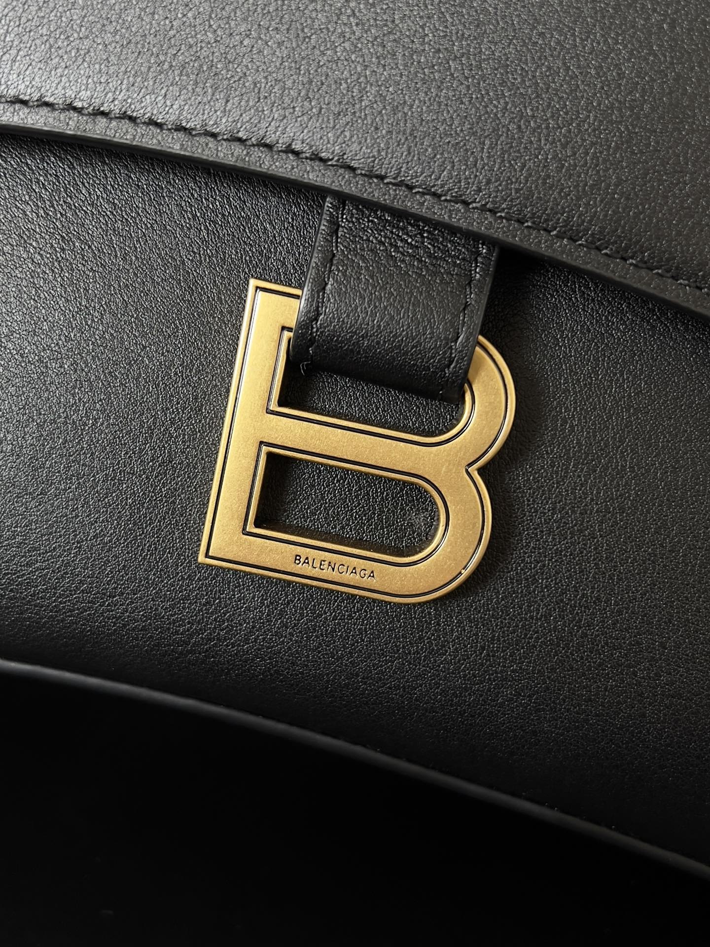 [TOP] BALENCIAGA Top Layer Cowhide Downtown Bag 30.0 x 17.3 x 9.9 cm - Black & GHW