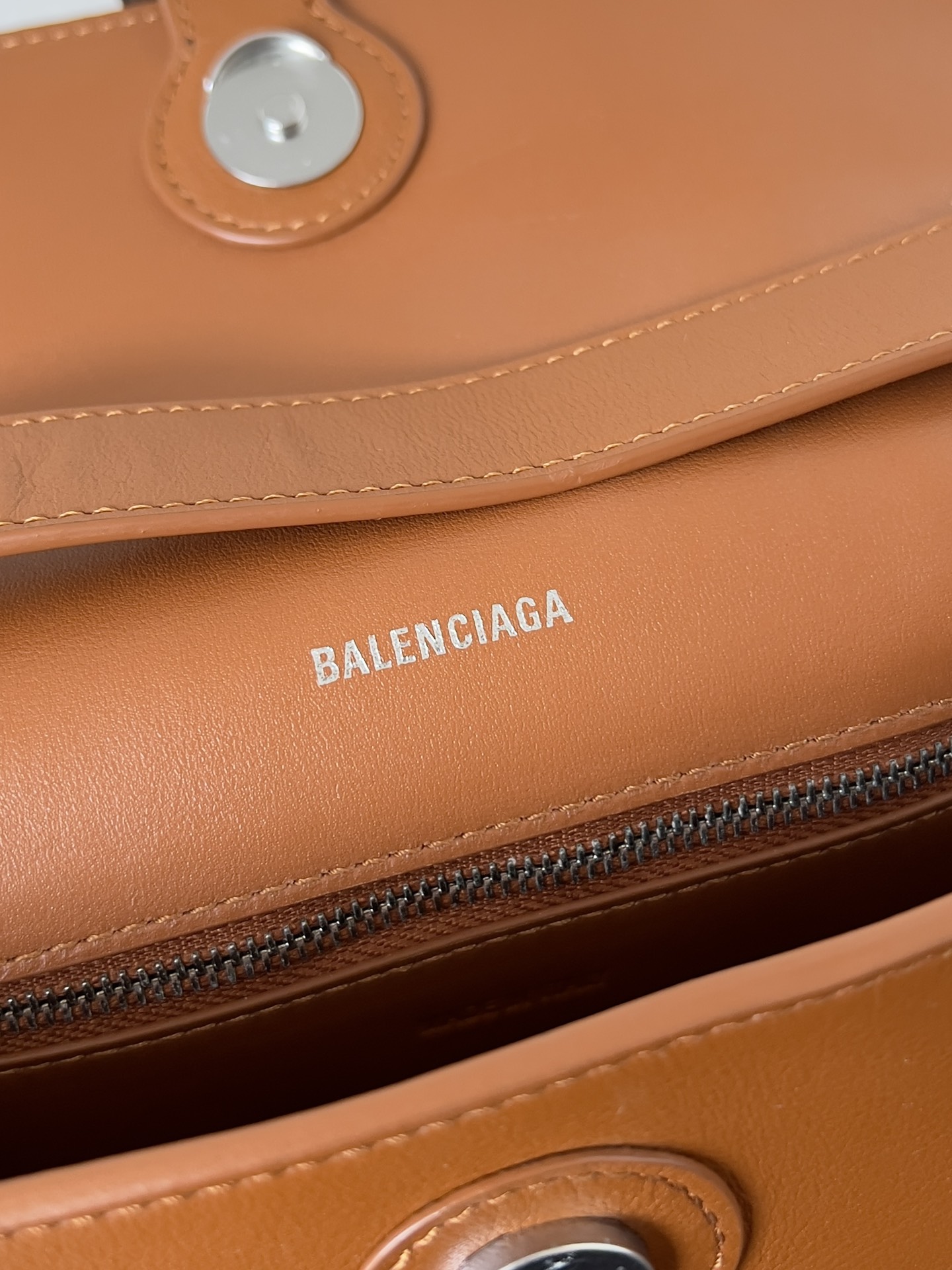 [TOP] BALENCIAGA Top Layer Cowhide Downtown Bag 25.4 x 16.0 x 8.4 cm - Brown & SHW