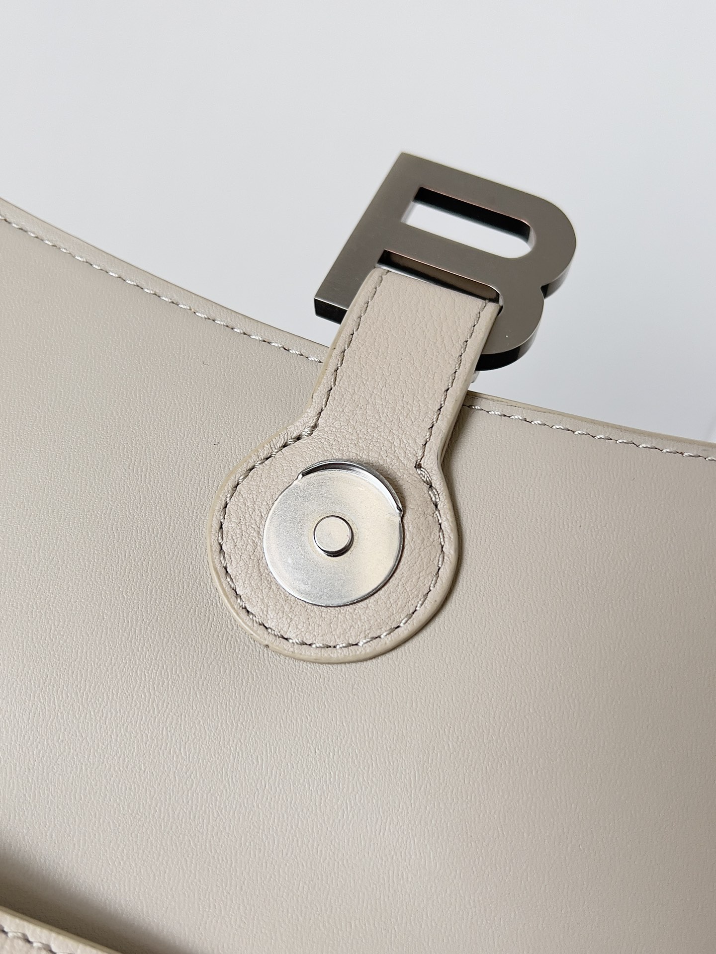 [TOP] BALENCIAGA Top Layer Cowhide Downtown Bag 30.0 x 17.3 x 9.9 cm - Beige & SHW