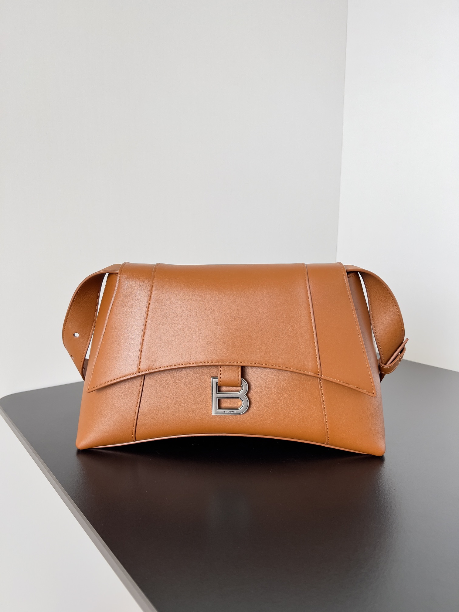 [TOP] BALENCIAGA Top Layer Cowhide Downtown Bag 30.0 x 17.3 x 9.9 cm - Brown & SHW