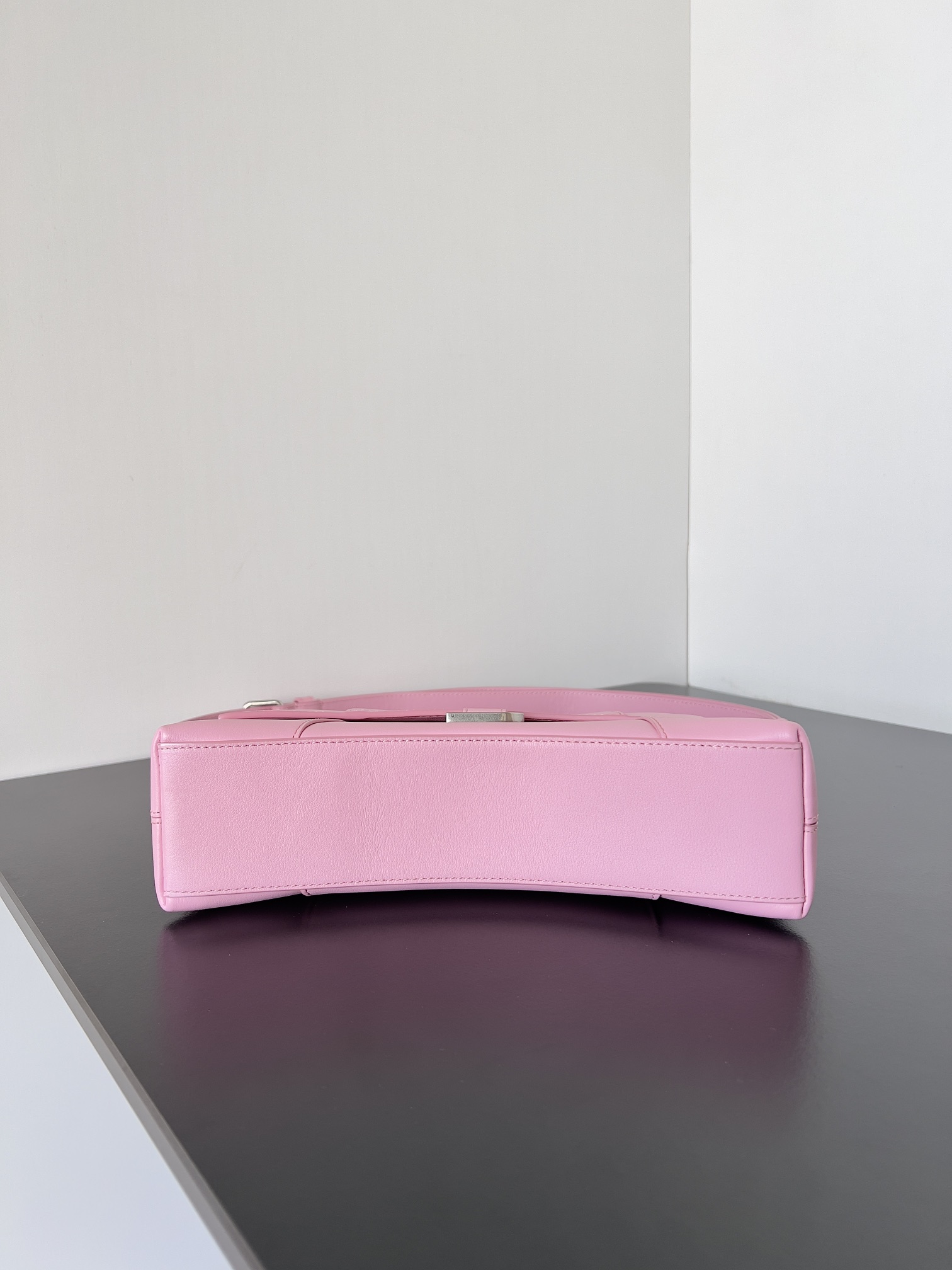 [TOP] BALENCIAGA Top Layer Cowhide Downtown Bag 25.4 x 16.0 x 8.4 cm - Pink & SHW