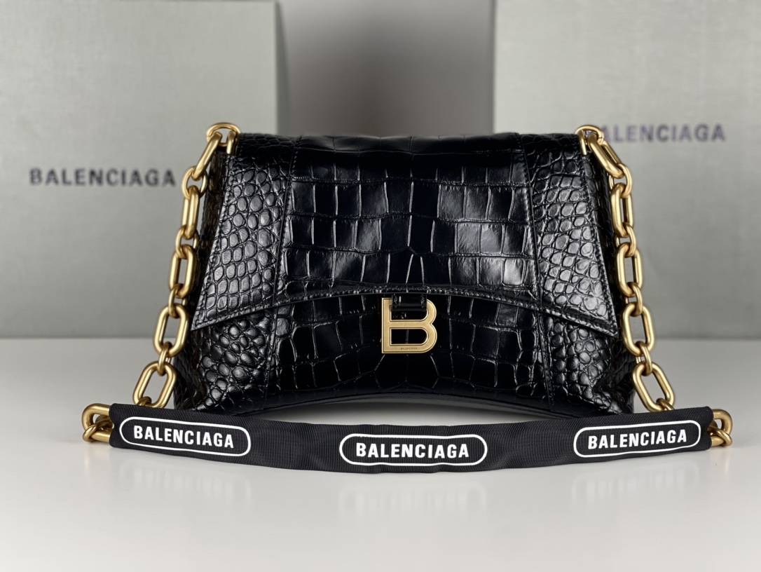 [TOP] BALENCIAGA Crocodile Pattern Downtown Bag 29 x 10 x 18 cm - Black & GHW