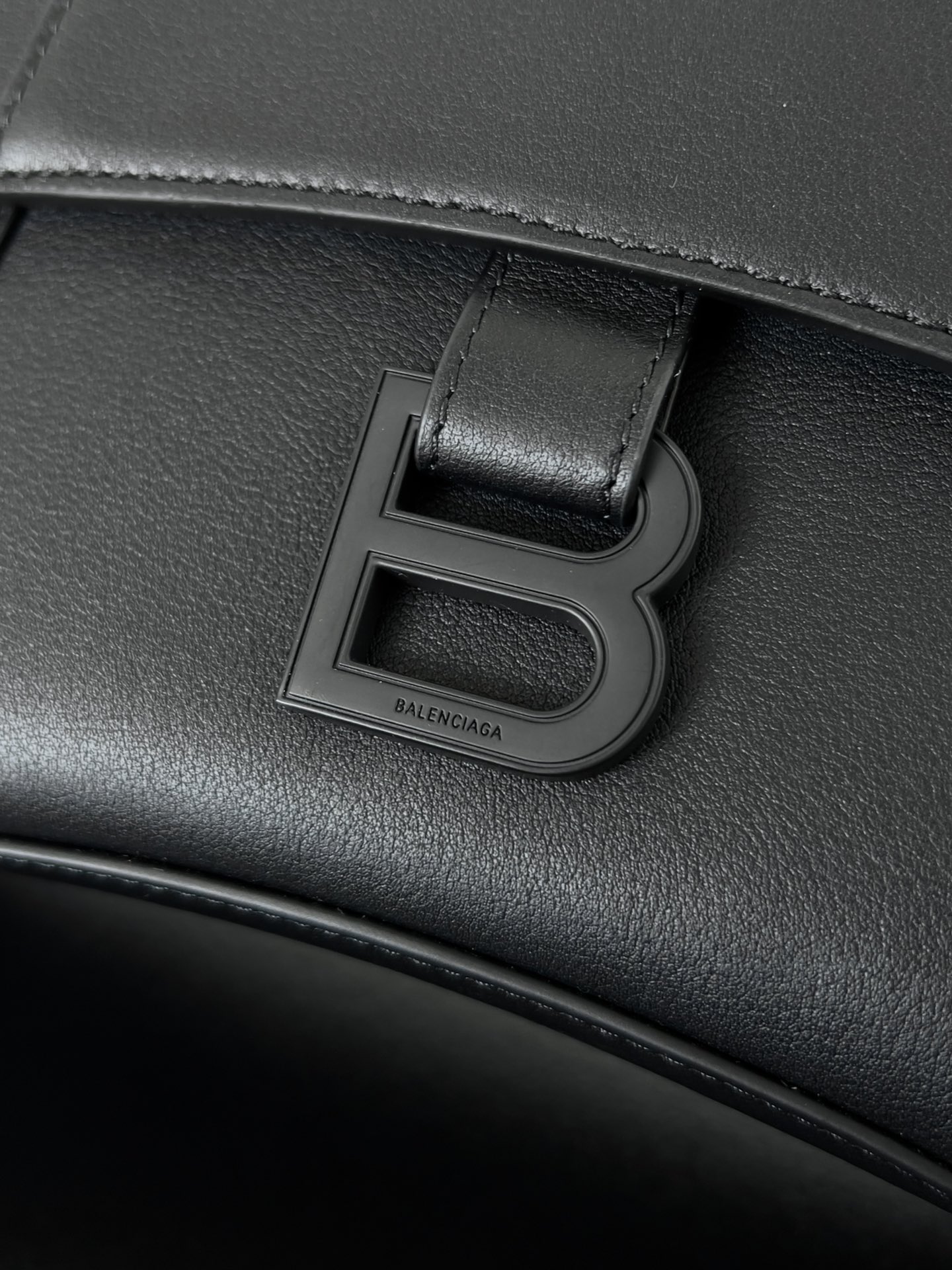 [TOP] BALENCIAGA Top Layer Cowhide Downtown Bag 25.4 x 16.0 x 8.4 cm - Black