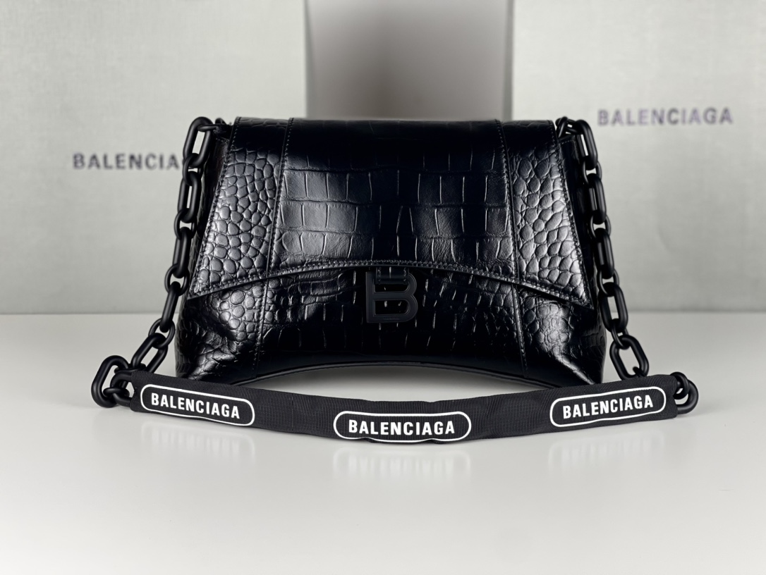 [TOP] BALENCIAGA Crocodile Pattern Downtown Bag 29 x 10 x 18 cm - Black