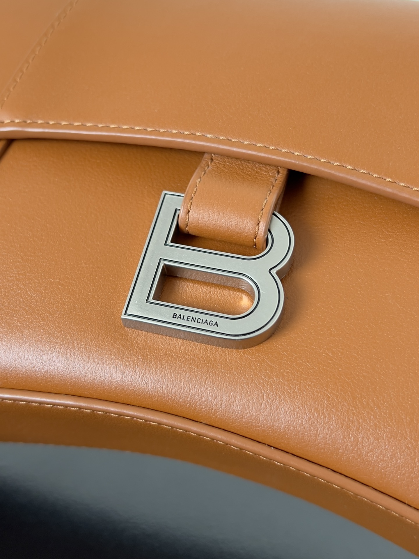 [TOP] BALENCIAGA Top Layer Cowhide Downtown Bag 25.4 x 16.0 x 8.4 cm - Brown & SHW