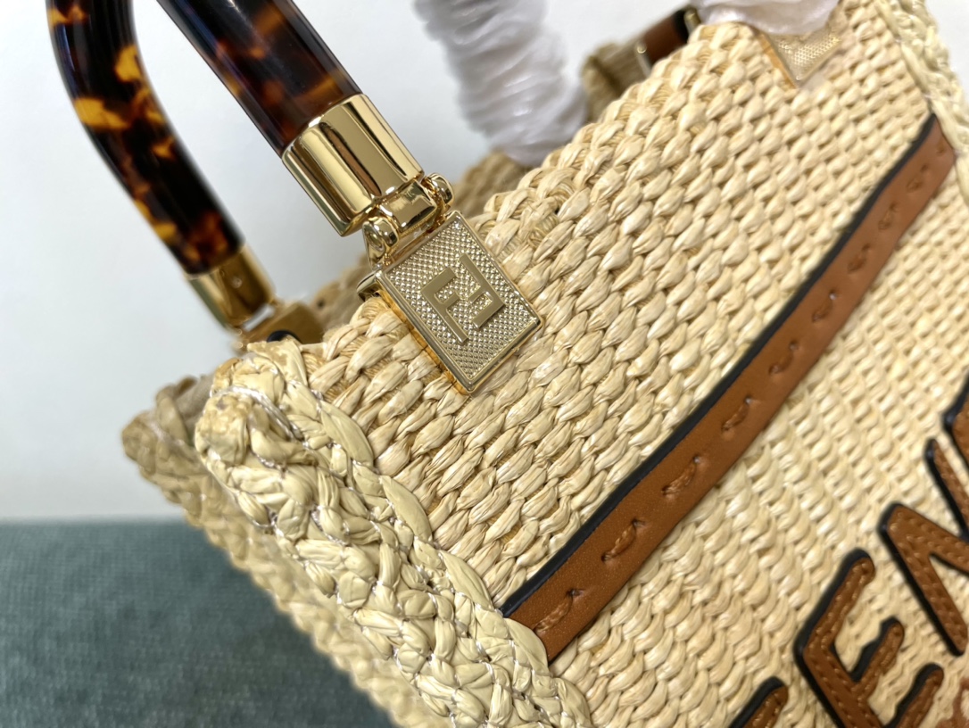 [TOP] FENDI  Mini Straw Sunshine Bag