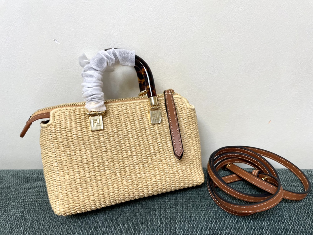 [TOP] FENDI Straw Mini ByThe WayBoston Bags