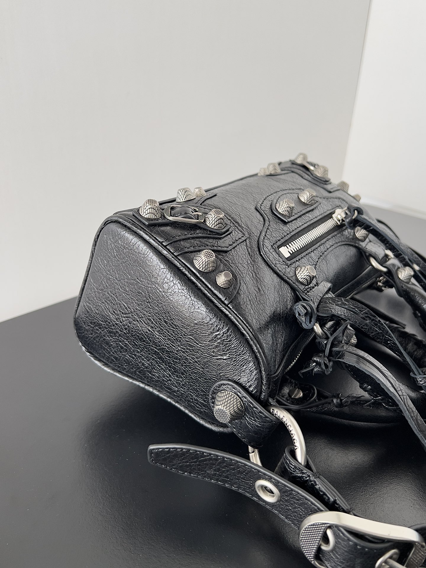 [TOP] BALENCIAGA Mini Duffle Bag 19.8 x 14 x 11.9 cm - Black