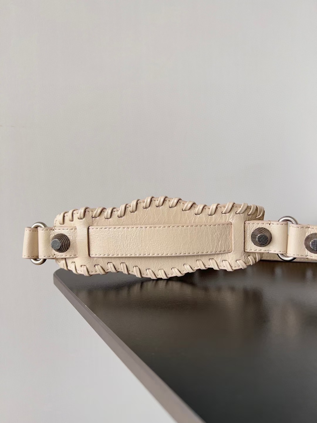 [TOP] BALENCIAGA Classic XS Neo City Bag 25.9 X 17.8 X 11.4 cm - Beige