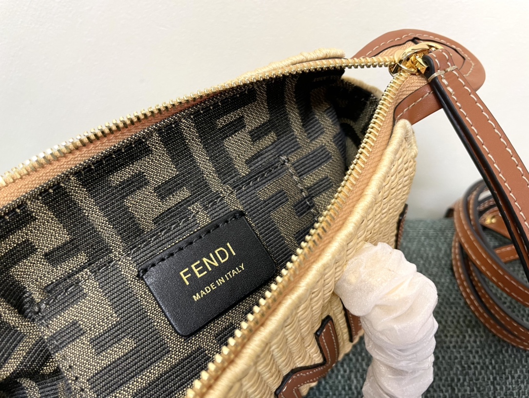 [TOP] FENDI Straw Mini ByThe WayBoston Bags