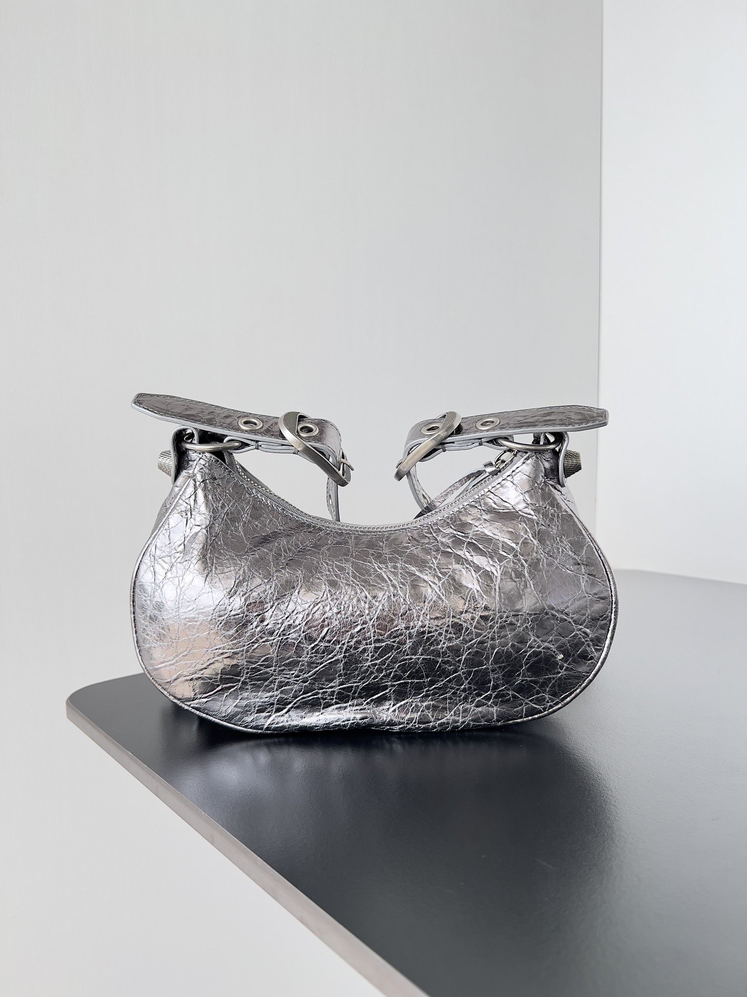 [TOP] BALENCIAGA Le Cagole Bag 25.9 x 16.0 x 9.9  cm - Silver