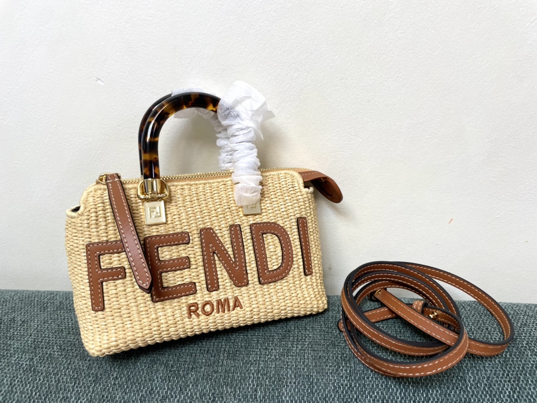 [TOP] FENDI Straw Mini ByThe WayBoston Bags