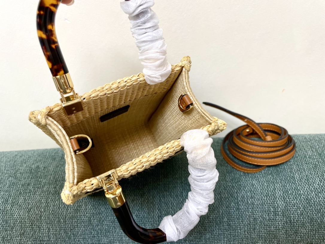 [TOP] FENDI  Mini Straw Sunshine Bag