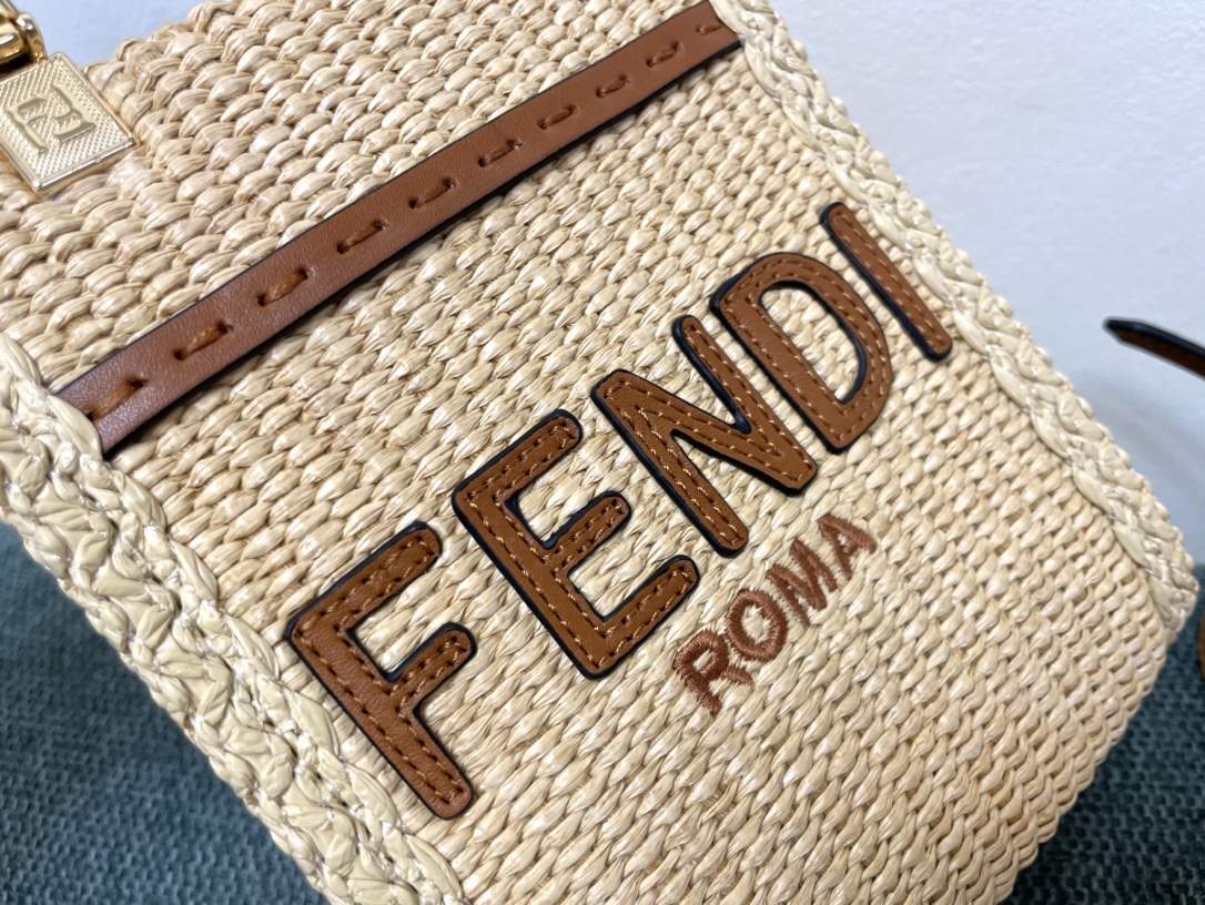 [TOP] FENDI  Mini Straw Sunshine Bag