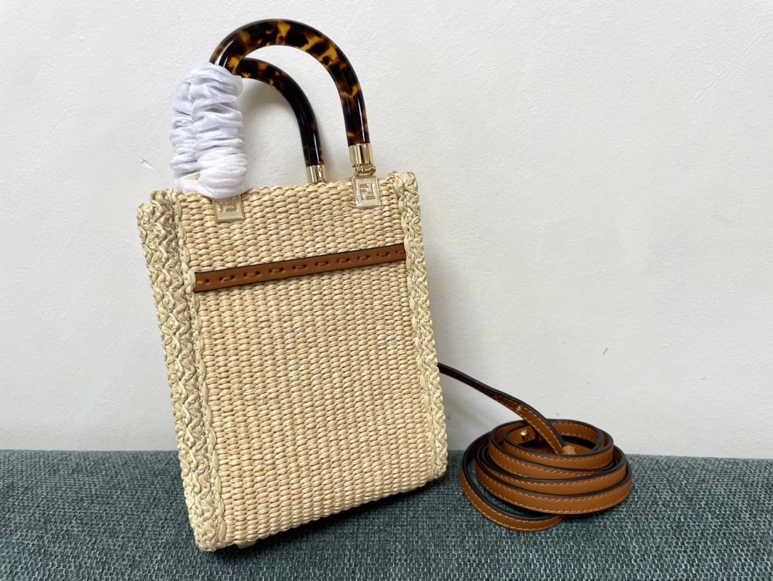 [TOP] FENDI  Mini Straw Sunshine Bag