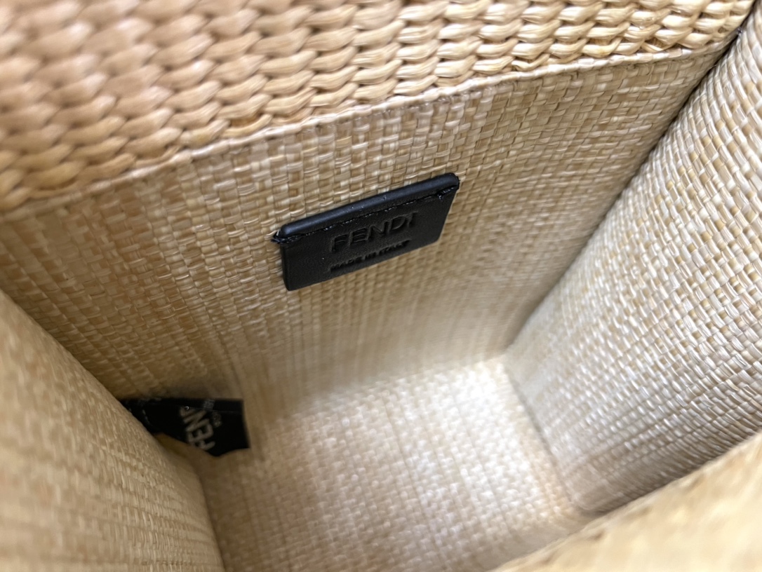 [TOP] FENDI  Mini Straw Sunshine Bag