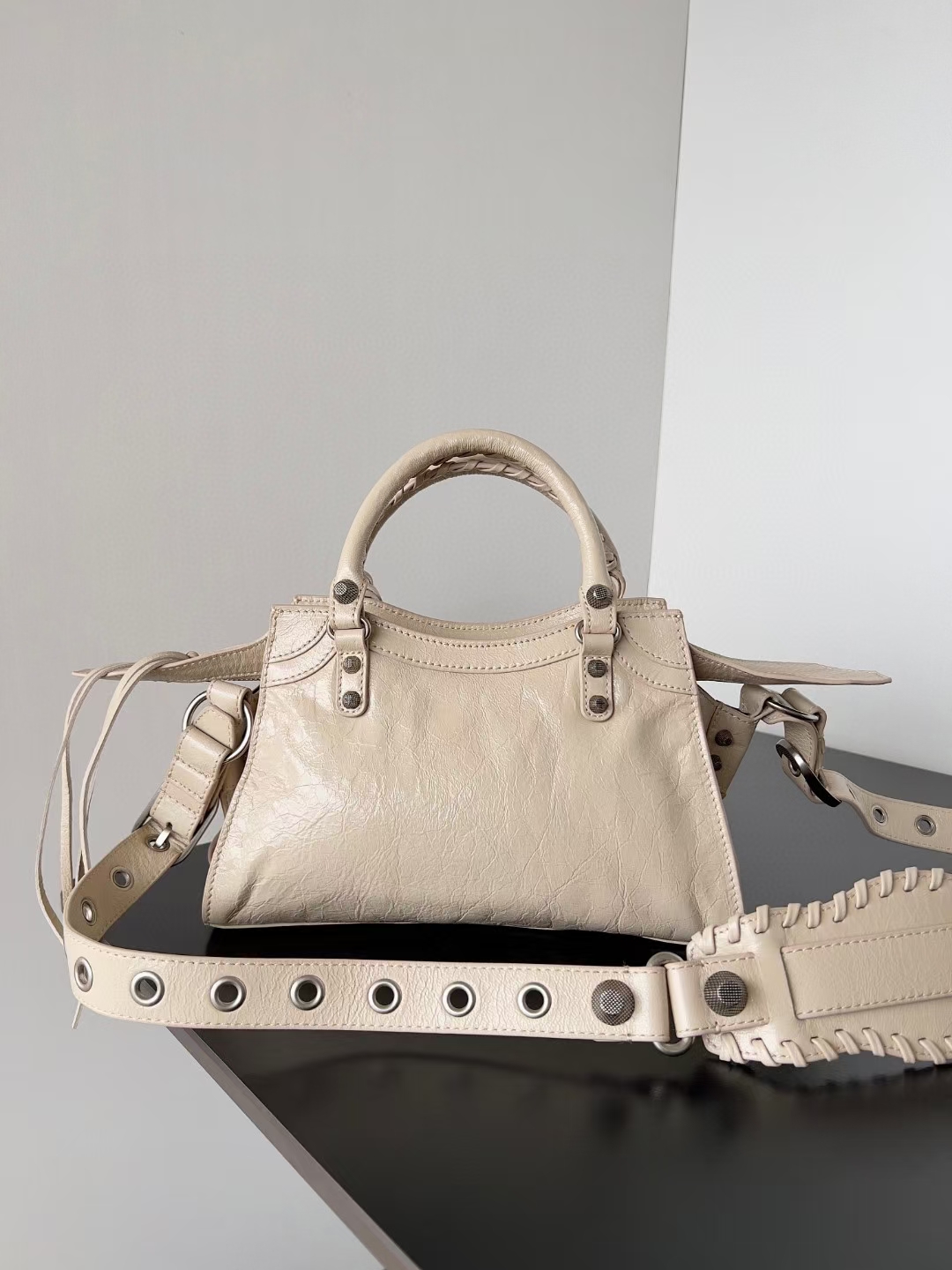 [TOP] BALENCIAGA Classic XS Neo City Bag 25.9 X 17.8 X 11.4 cm - Beige