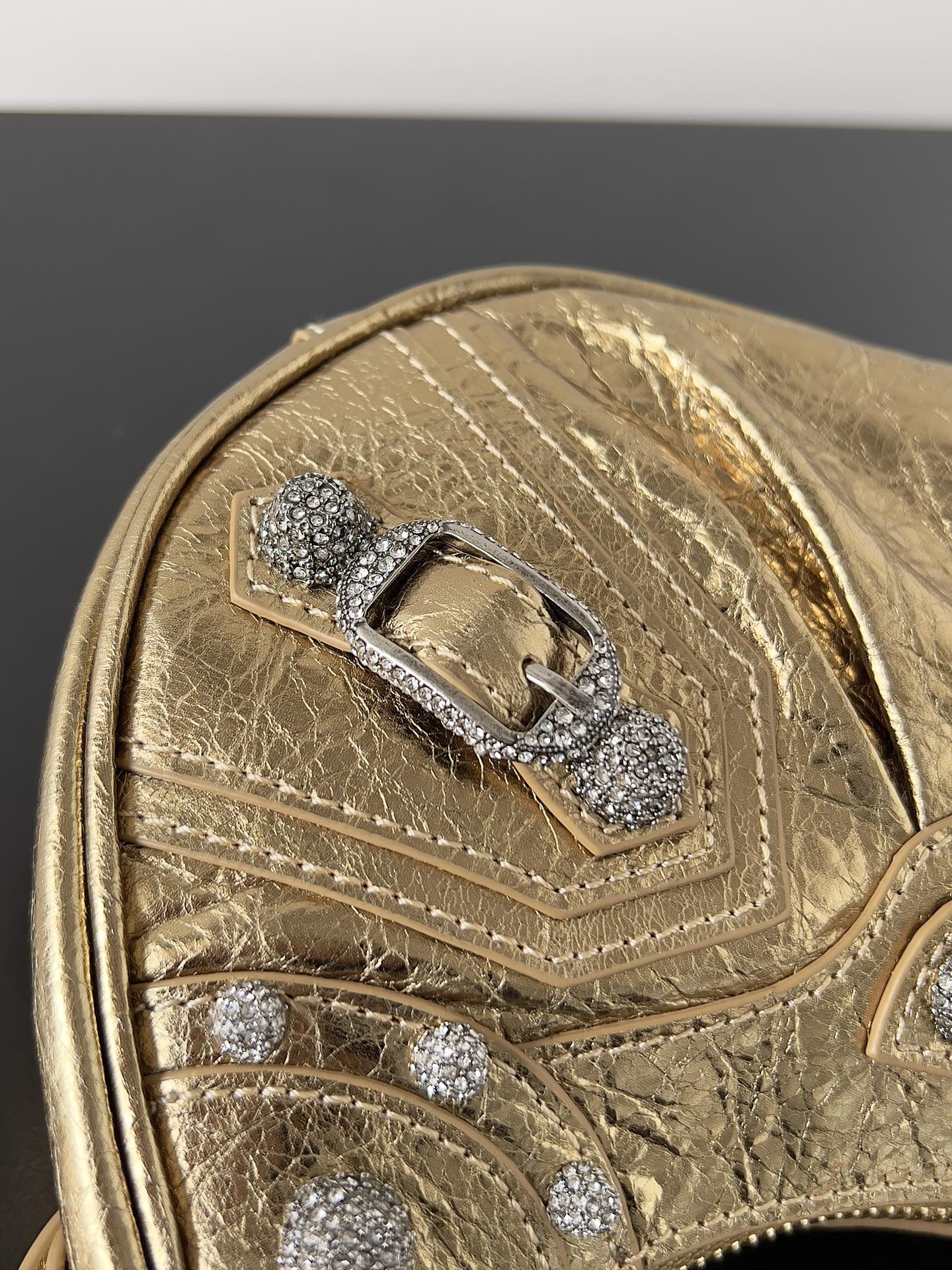 [TOP] BALENCIAGA Le Cagole Bag 25.9 x 16.0 x 9.9  cm - Gold