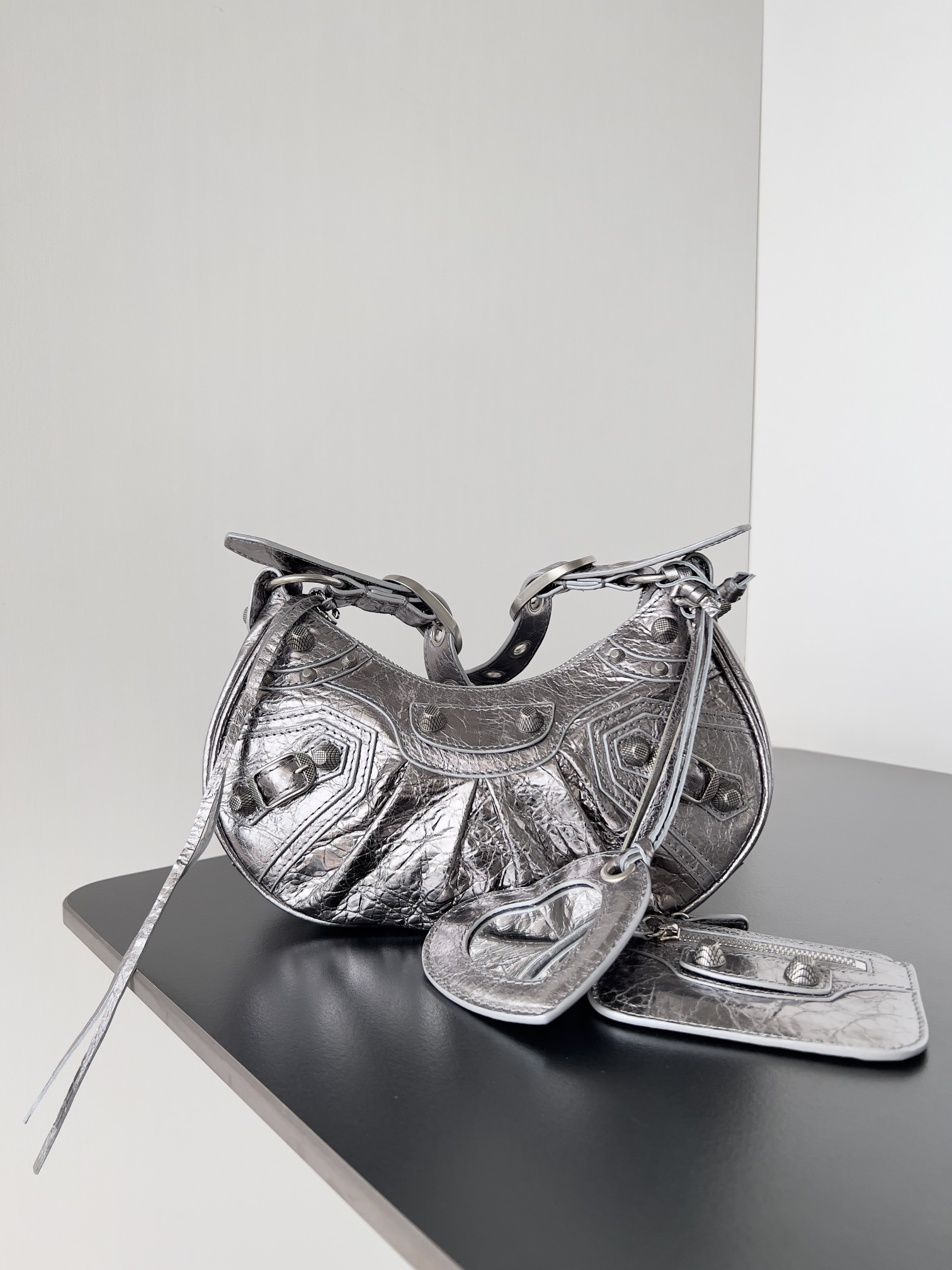 [TOP] BALENCIAGA Le Cagole Bag 25.9 x 16.0 x 9.9  cm - Silver