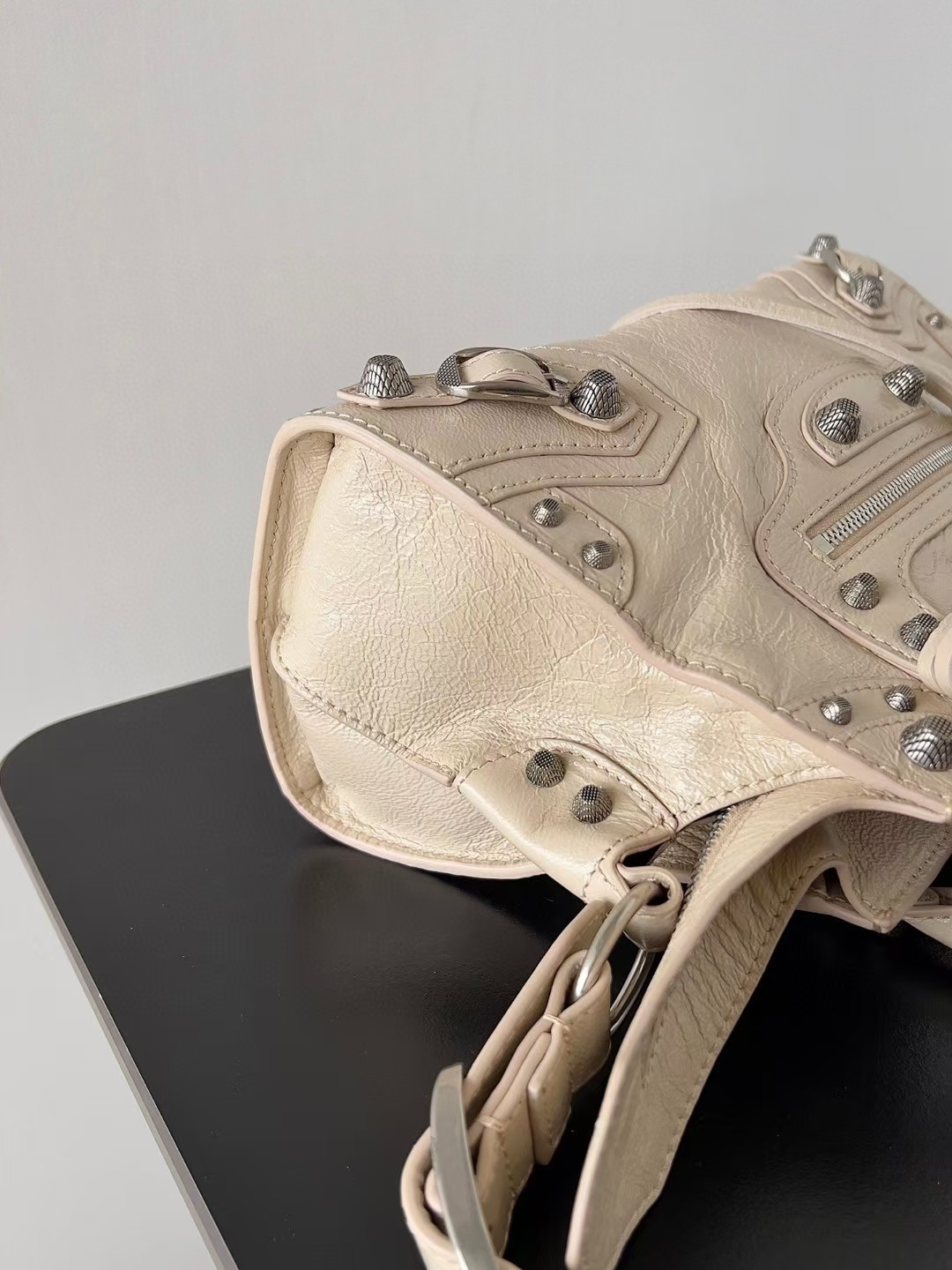 [TOP] BALENCIAGA Classic XS Neo City Bag 25.9 X 17.8 X 11.4 cm - Beige