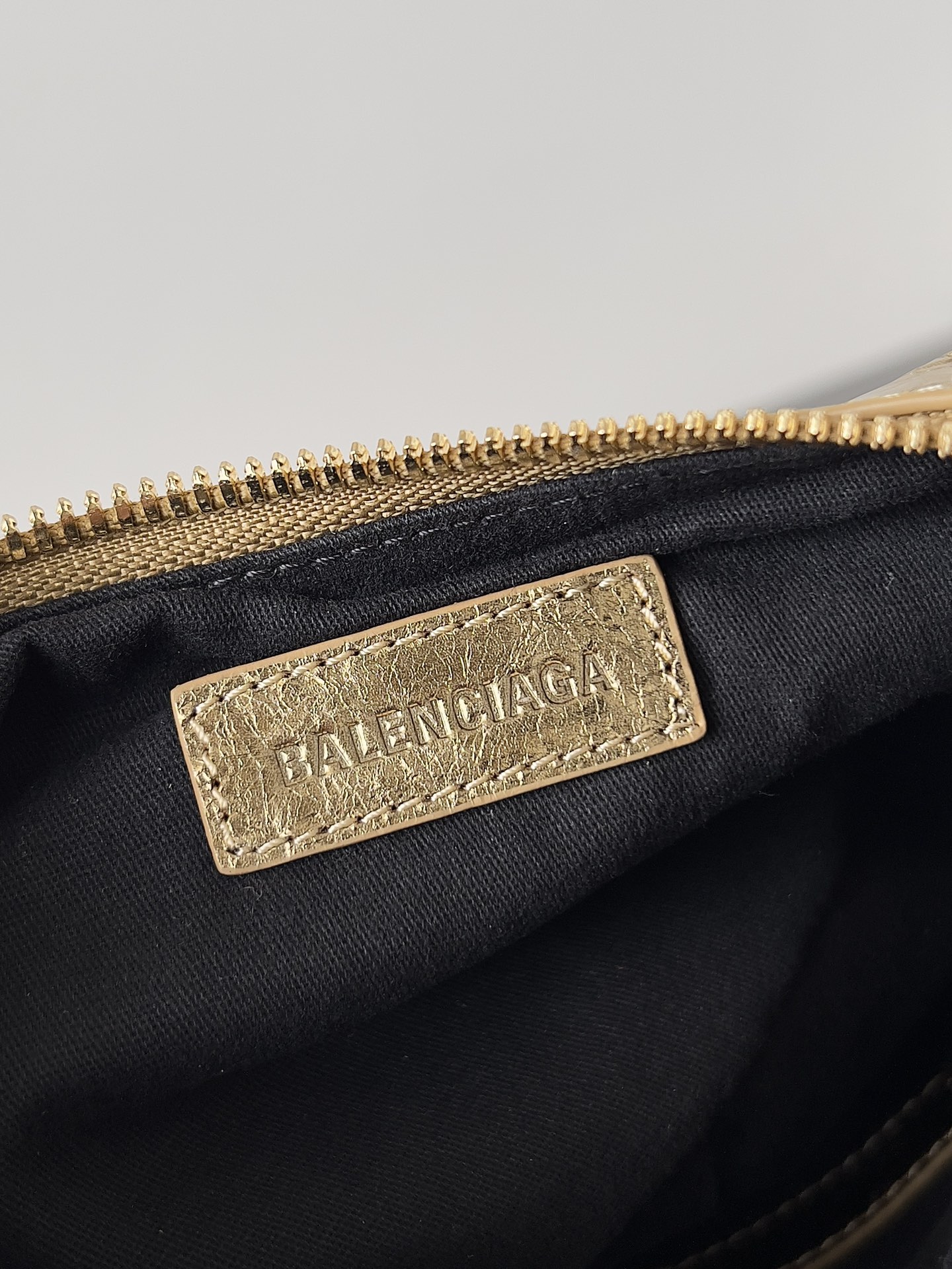 [TOP] BALENCIAGA Le Cagole Bag 25.9 x 16.0 x 9.9  cm - Gold