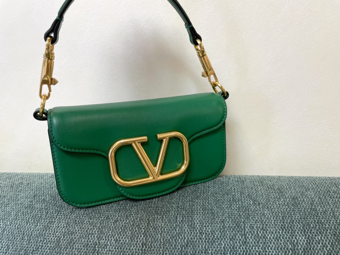 [TOP] VALENTINO Cowhide Loco Bags 20x11x5cm - GHW