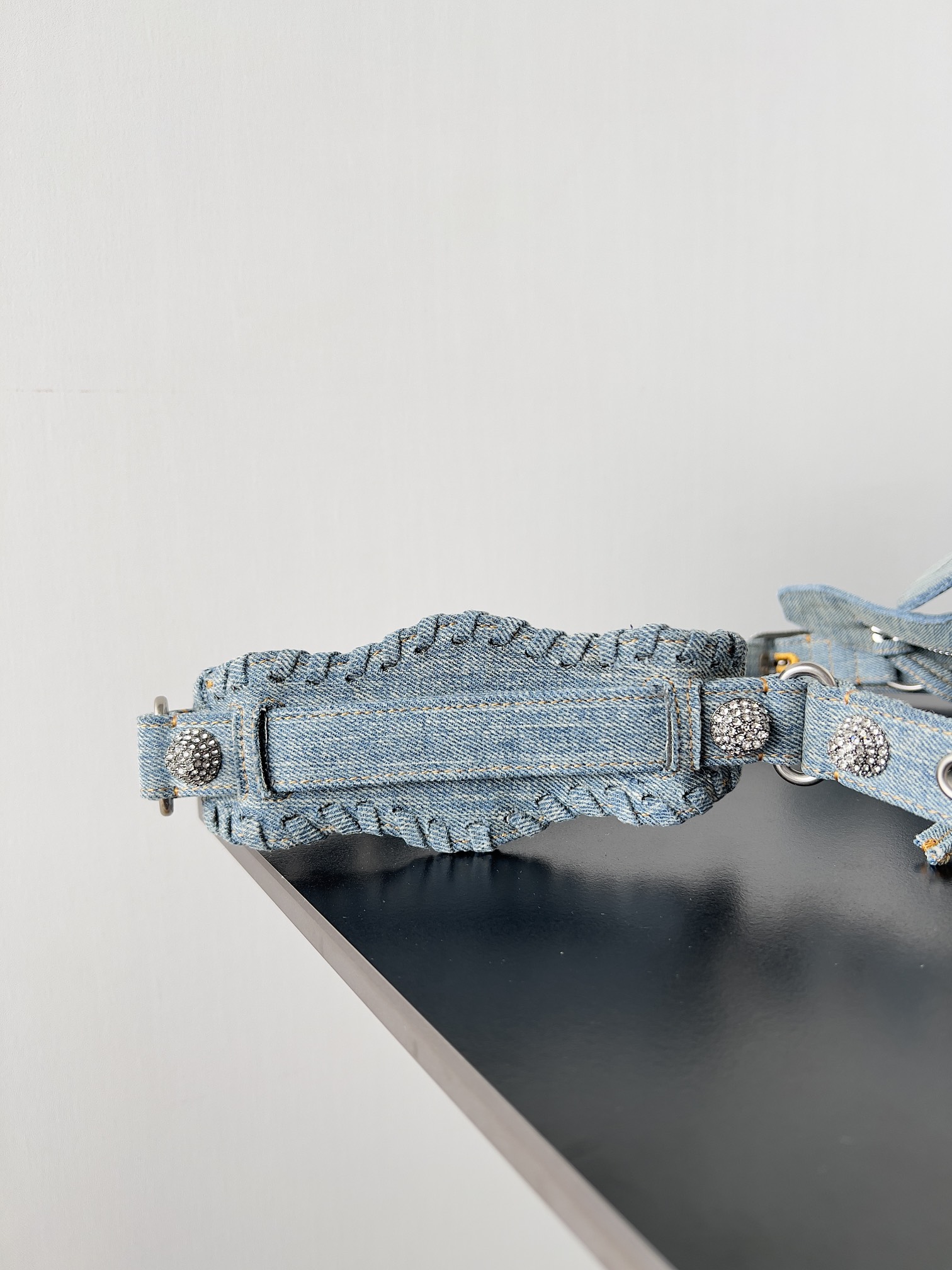 [TOP] BALENCIAGA Neo Classic XS City Bag 26 x 18 x 13 cm - Washed Frayed Denim