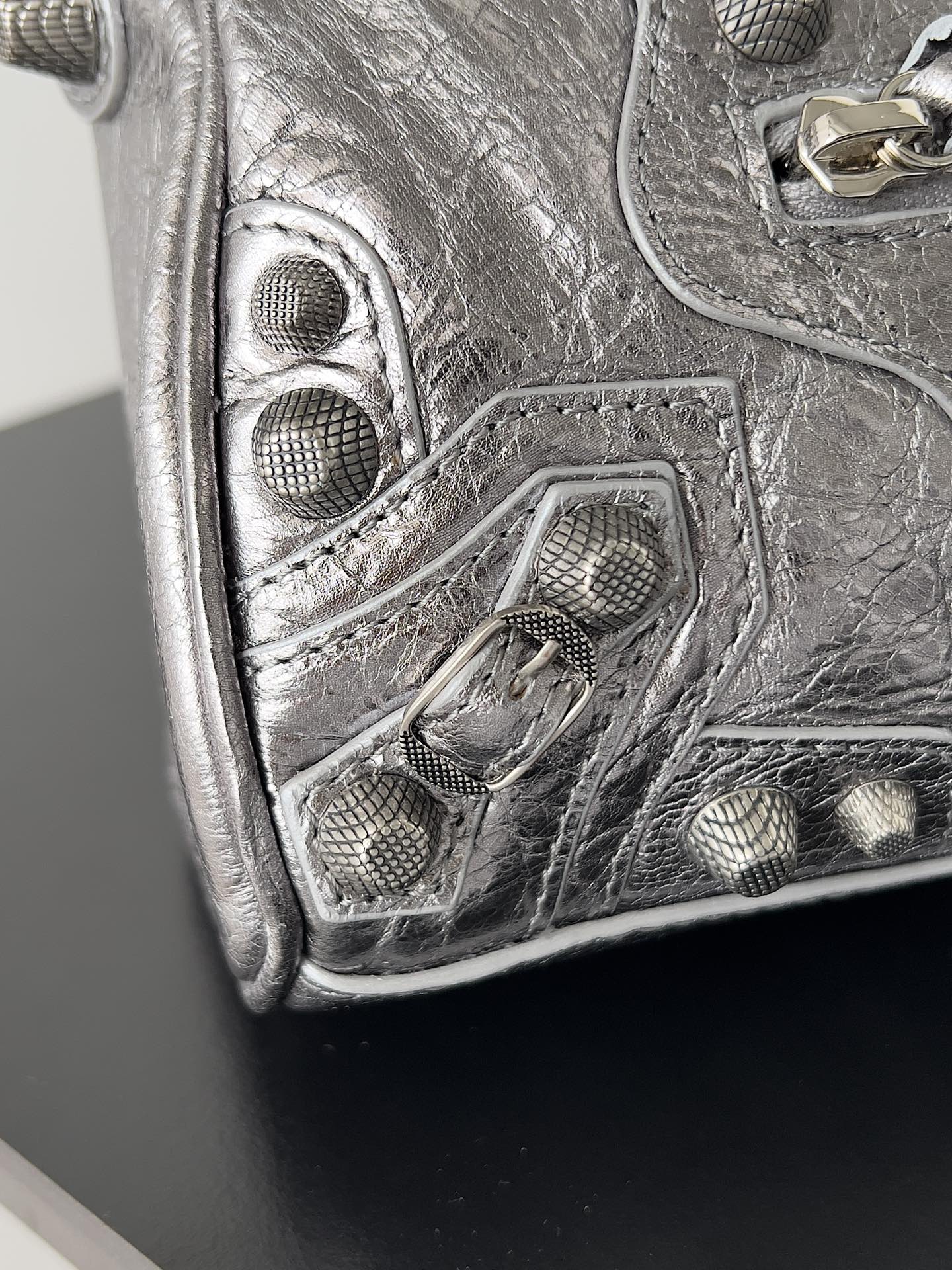 [TOP] BALENCIAGA Mini Duffle Bag 19.8 x 14 x 11.9 cm - Silver