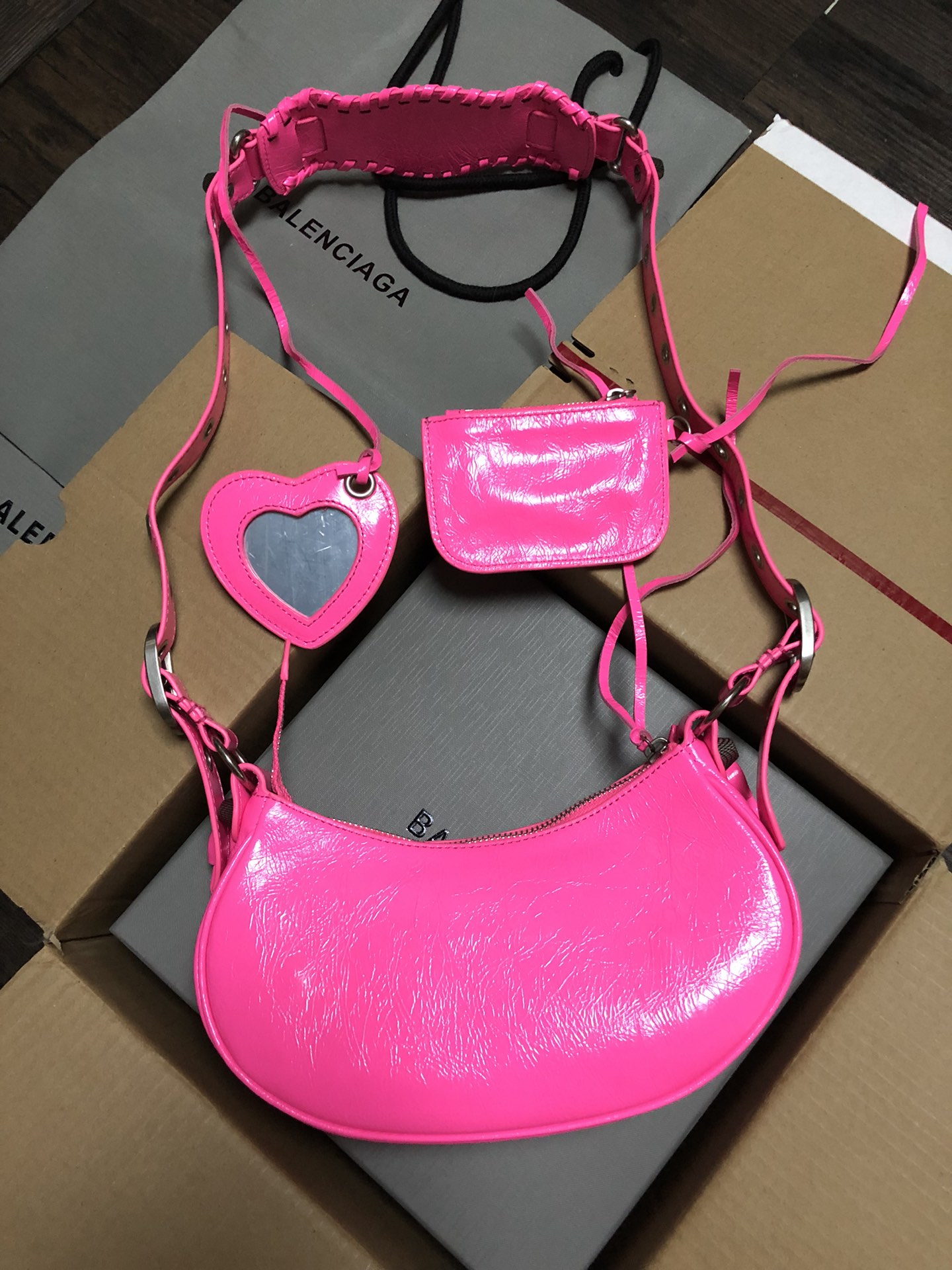 [TOP] BALENCIAGA Le Cagole XS Bag 26 x 16 x 10 cm - Rose Red with Bow Tie