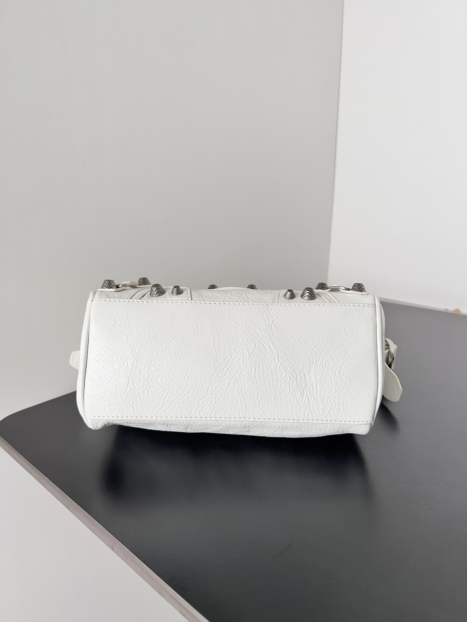 [TOP] BALENCIAGA Mini Duffle Bag 19.8 x 14 x 11.9 cm - White