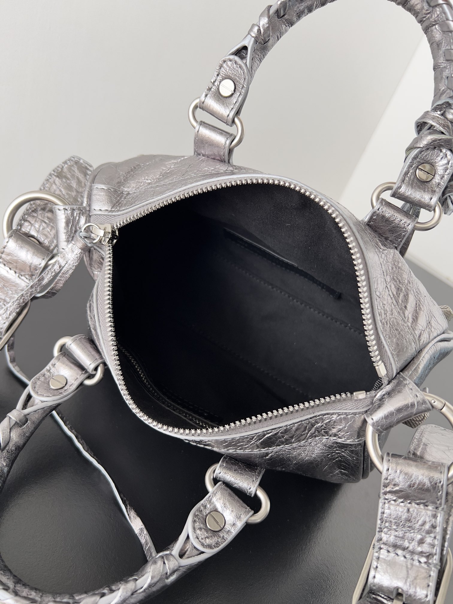 [TOP] BALENCIAGA Mini Duffle Bag 19.8 x 14 x 11.9 cm - Silver