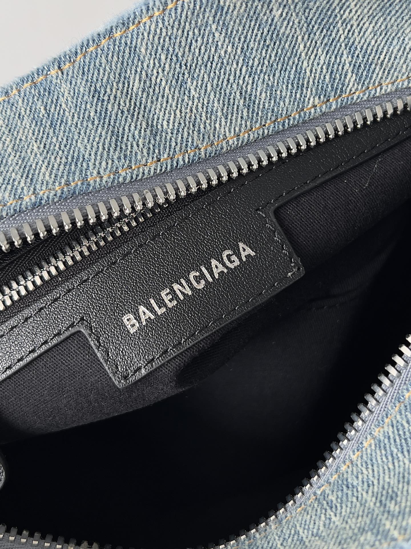 [TOP] BALENCIAGA Neo Classic XS City Bag 26 x 18 x 13 cm - Washed Frayed Denim