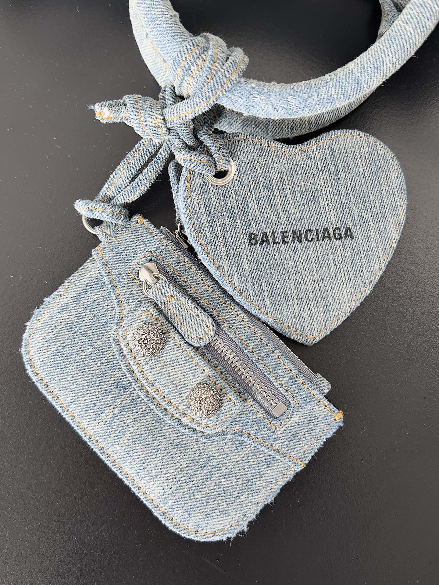 [TOP] BALENCIAGA Neo Classic XS City Bag 26 x 18 x 13 cm - Washed Frayed Denim