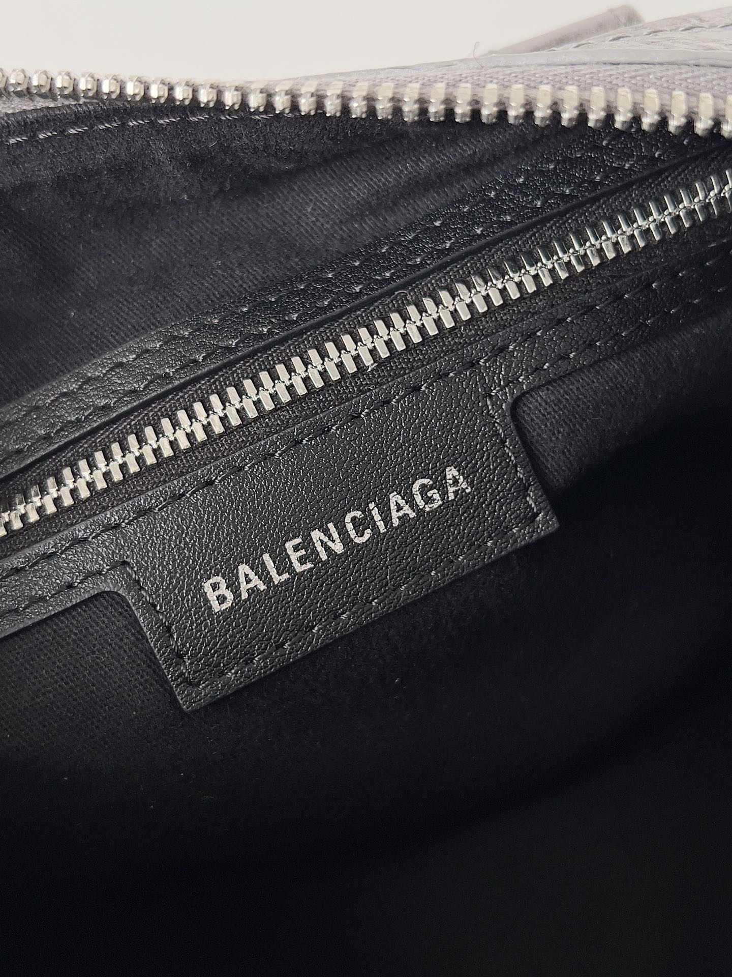 [TOP] BALENCIAGA Mini Duffle Bag 19.8 x 14 x 11.9 cm - Silver