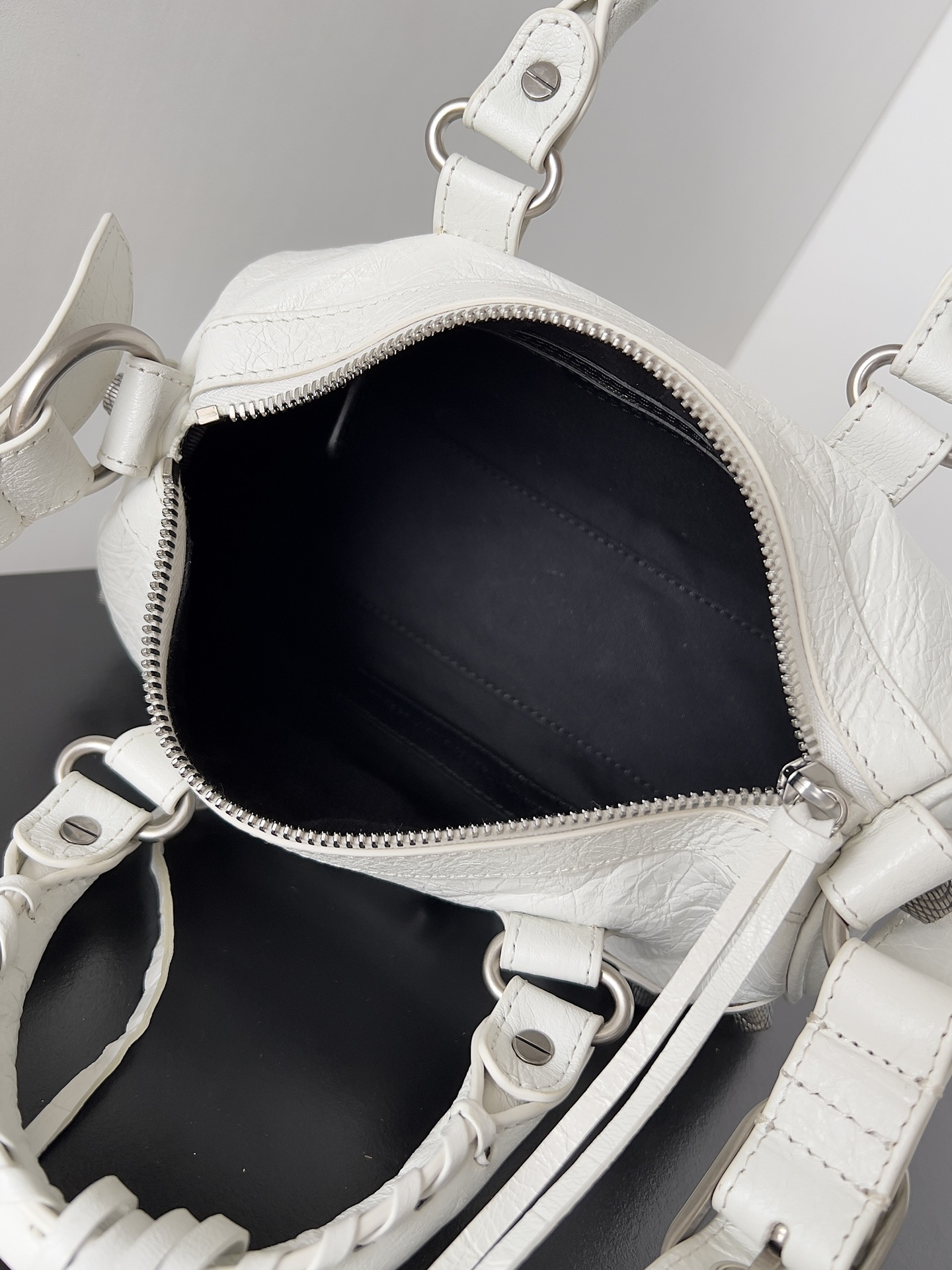 [TOP] BALENCIAGA Mini Duffle Bag 19.8 x 14 x 11.9 cm - White