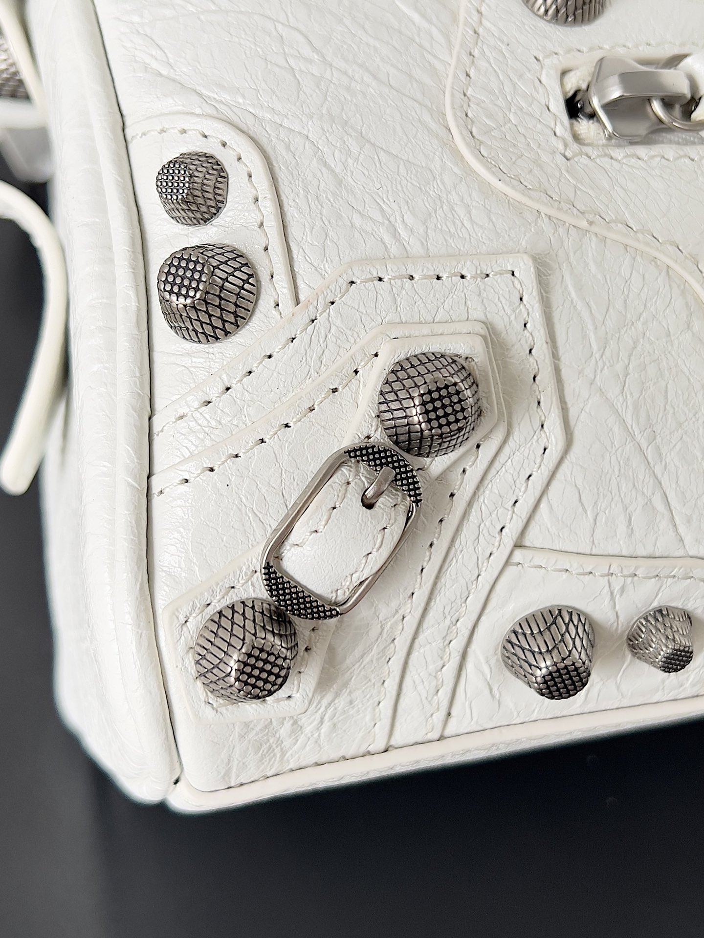 [TOP] BALENCIAGA Mini Duffle Bag 19.8 x 14 x 11.9 cm - White