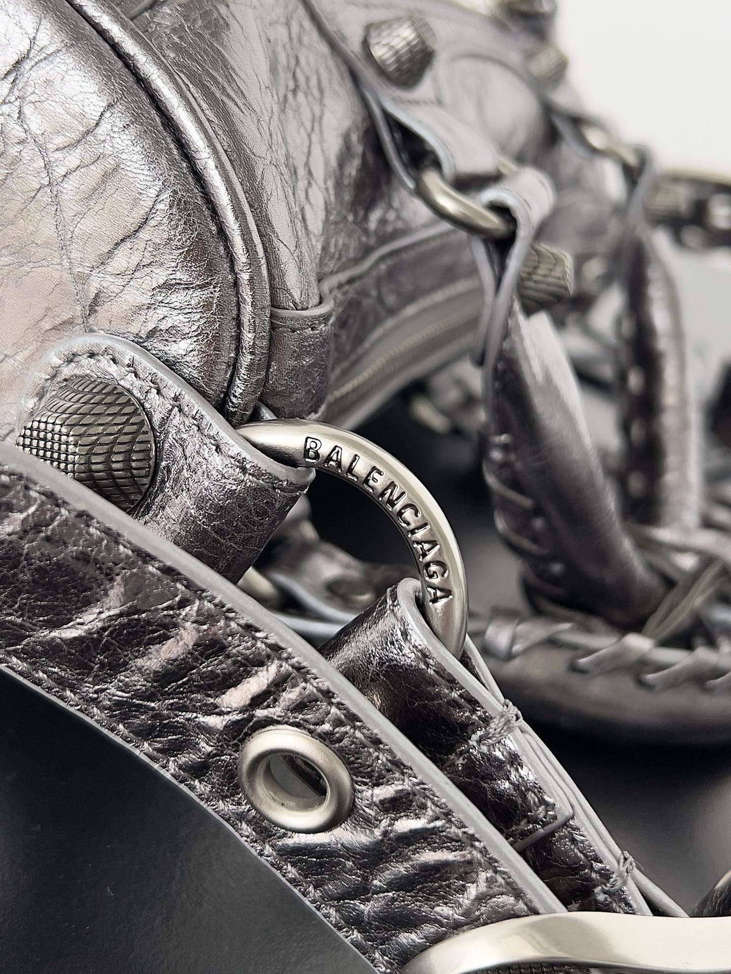 [TOP] BALENCIAGA Mini Duffle Bag 19.8 x 14 x 11.9 cm - Silver
