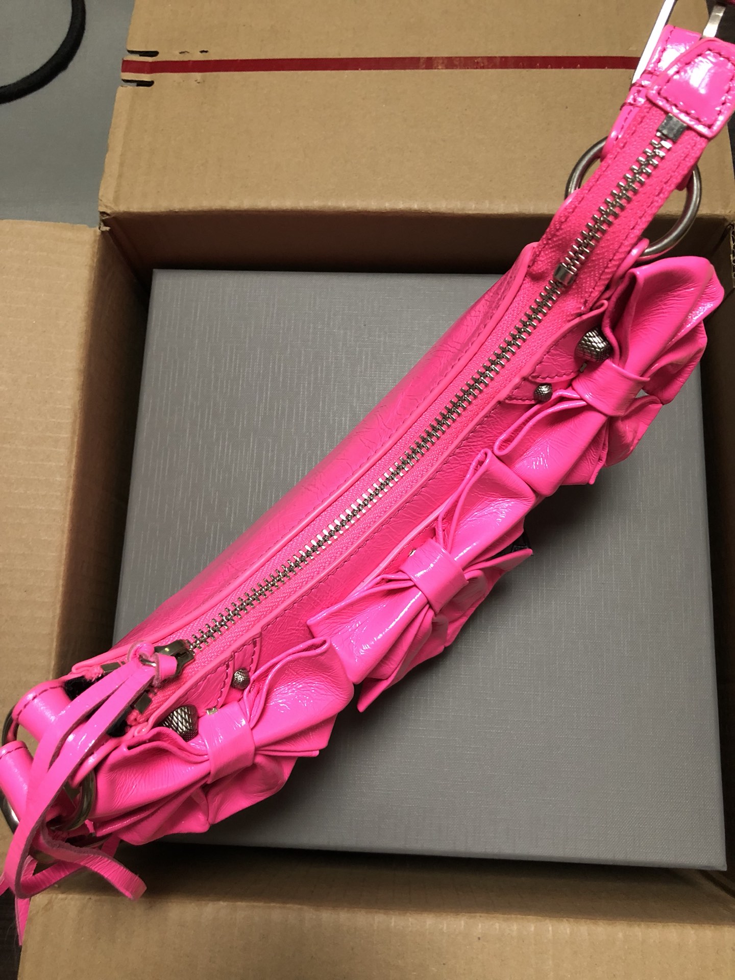 [TOP] BALENCIAGA Le Cagole XS Bag 26 x 16 x 10 cm - Rose Red with Bow Tie