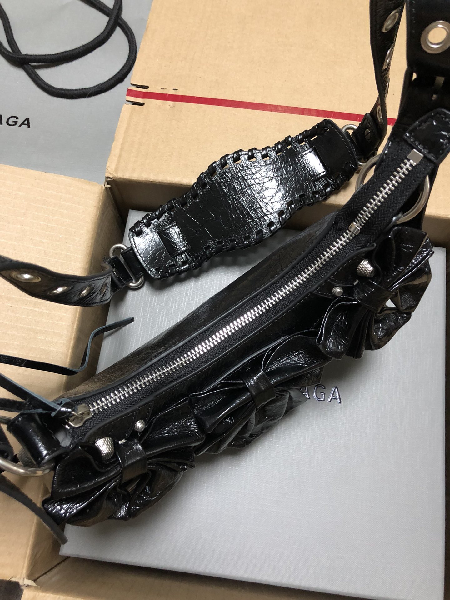 [TOP] BALENCIAGA Le Cagole XS Bag 26 x 16 x 10 cm - Black with Bow Tie