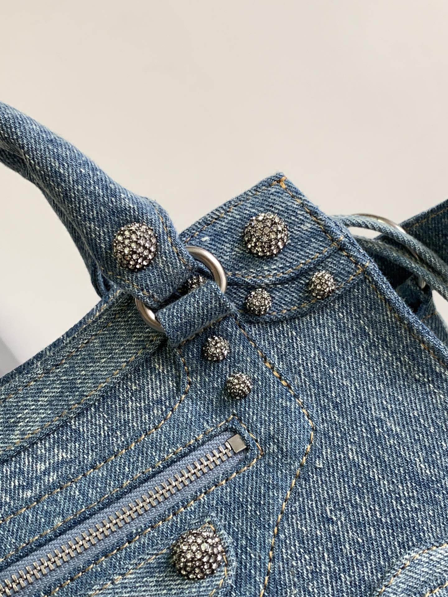 [TOP] BALENCIAGA Classic XS Neo City Bag 26 X 17 X 10 cm - Denim with diamond