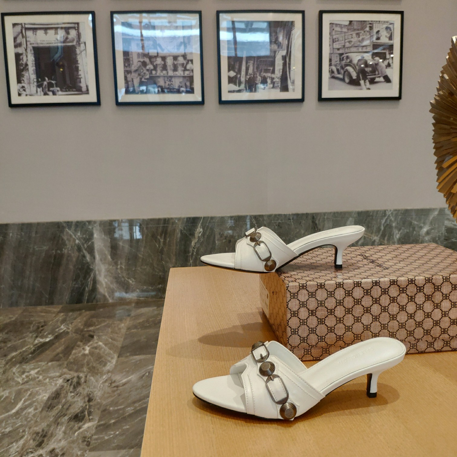 [TOP] BALENCIAGA Le Cagole Slides - White - 2 Heel Heights