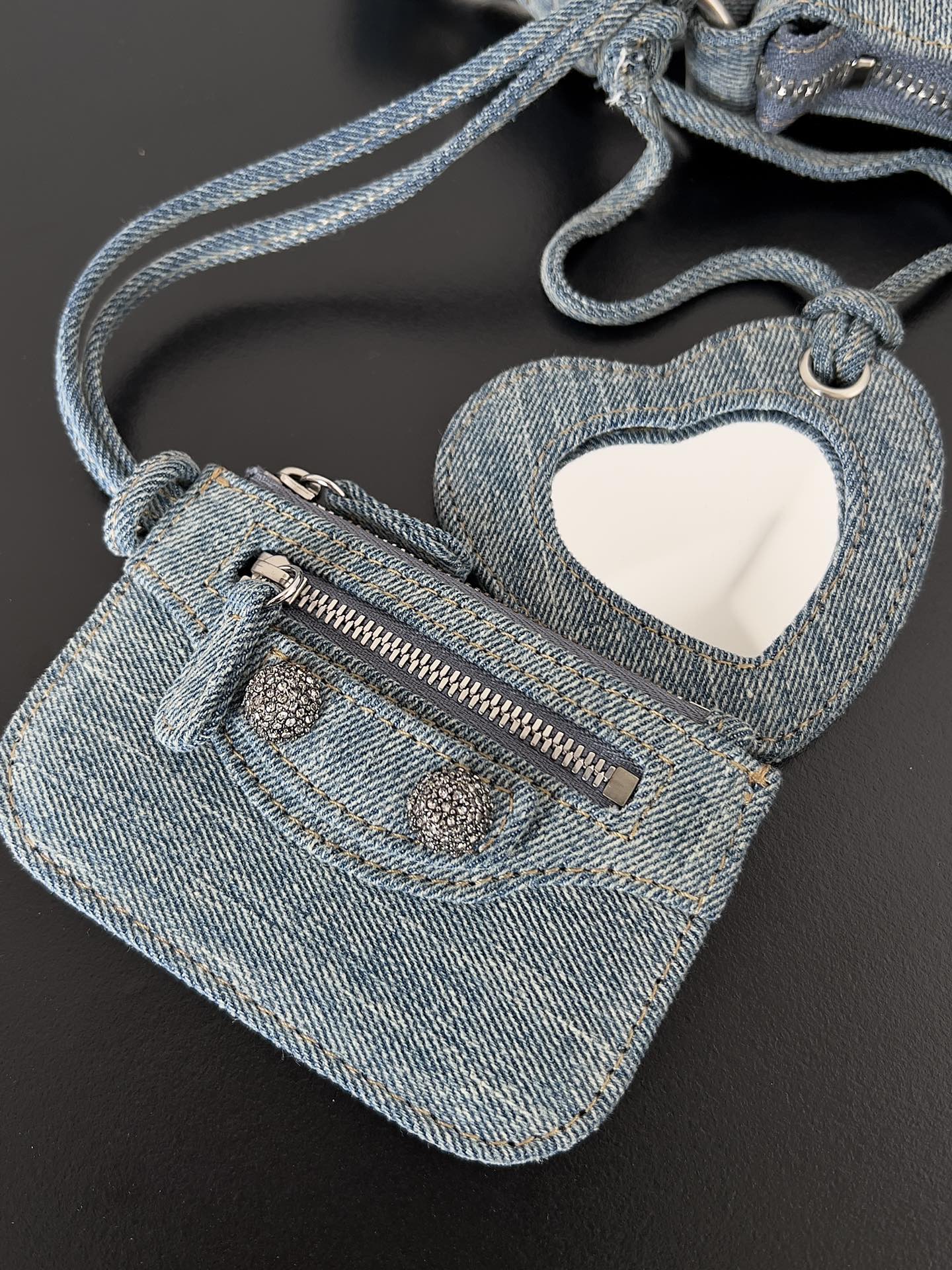 [TOP] BALENCIAGA Le Cagole Bag XS 26 x 16 x 7 cm - Denim